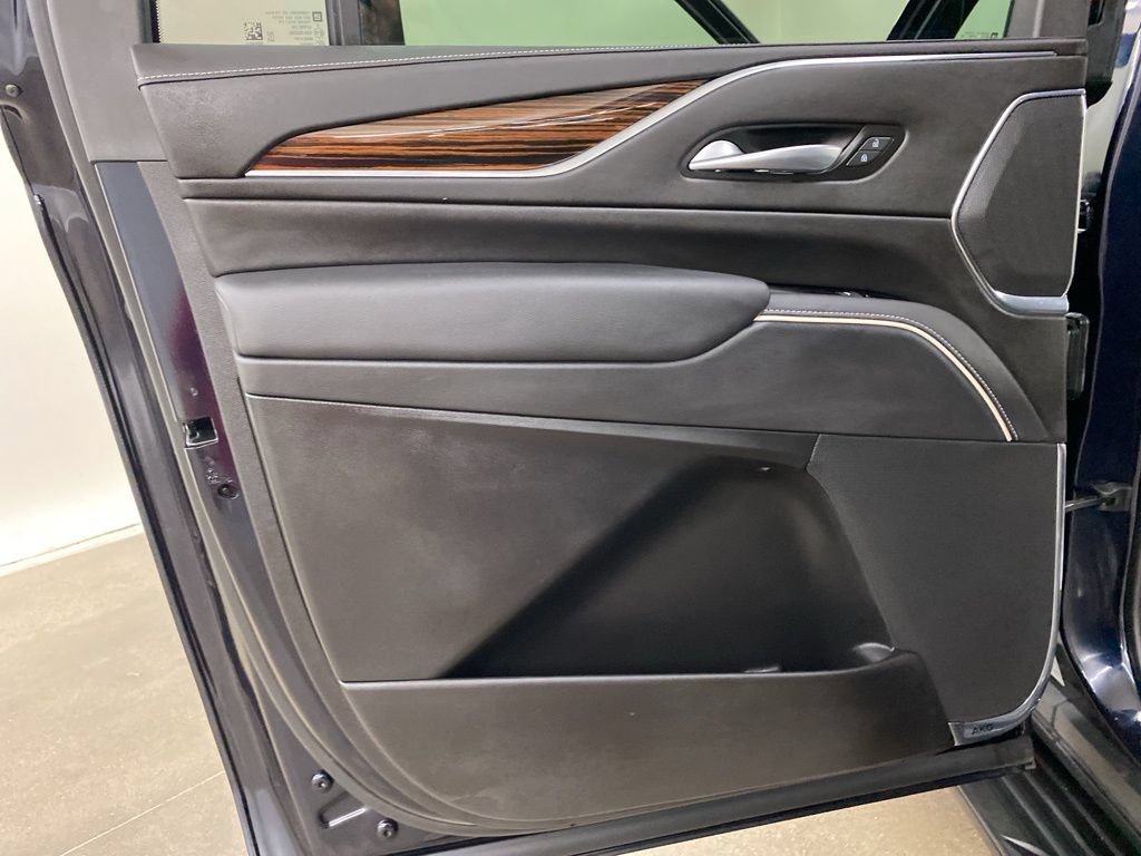 Certified 2023 Cadillac Escalade ESV Premium Luxury AWD/4WD image 31