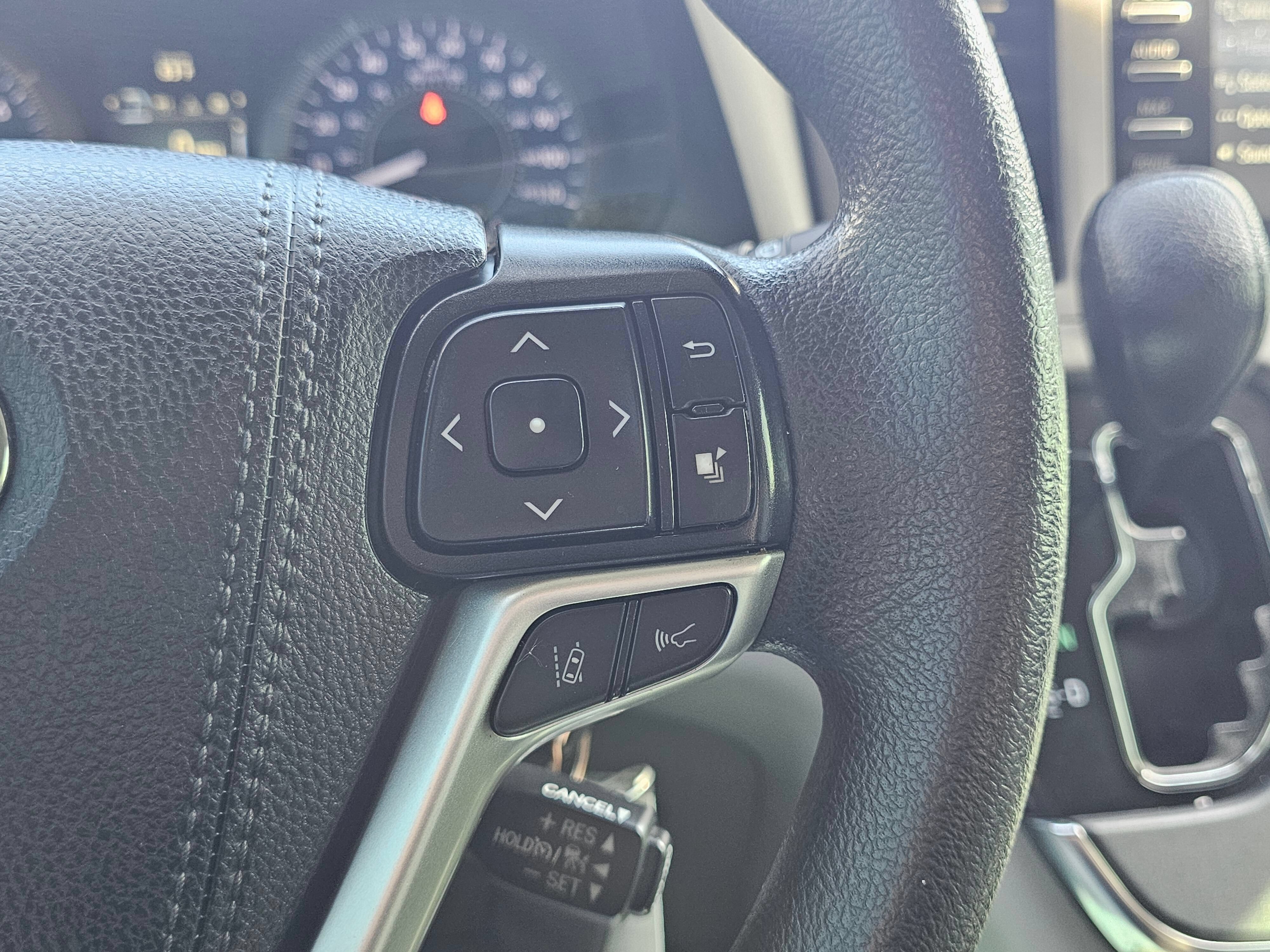 Used 2019 Toyota Sienna L w/ Carpet Mat Package FWD image 22
