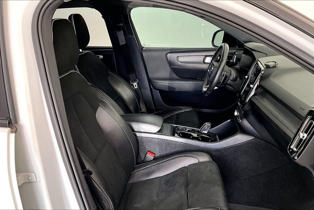 Used 2020 Volvo XC40 T5 R-Design w/ Protection Package Premier AWD/4WD image 8