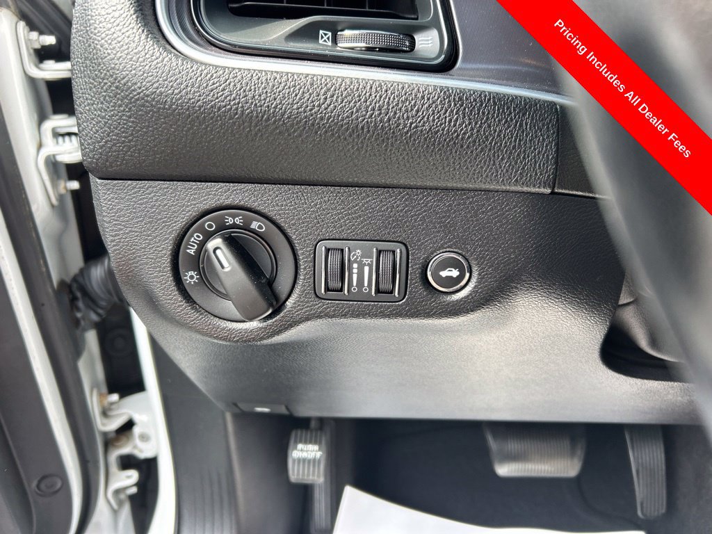 Used 2020 Dodge Challenger SXT RWD image 6