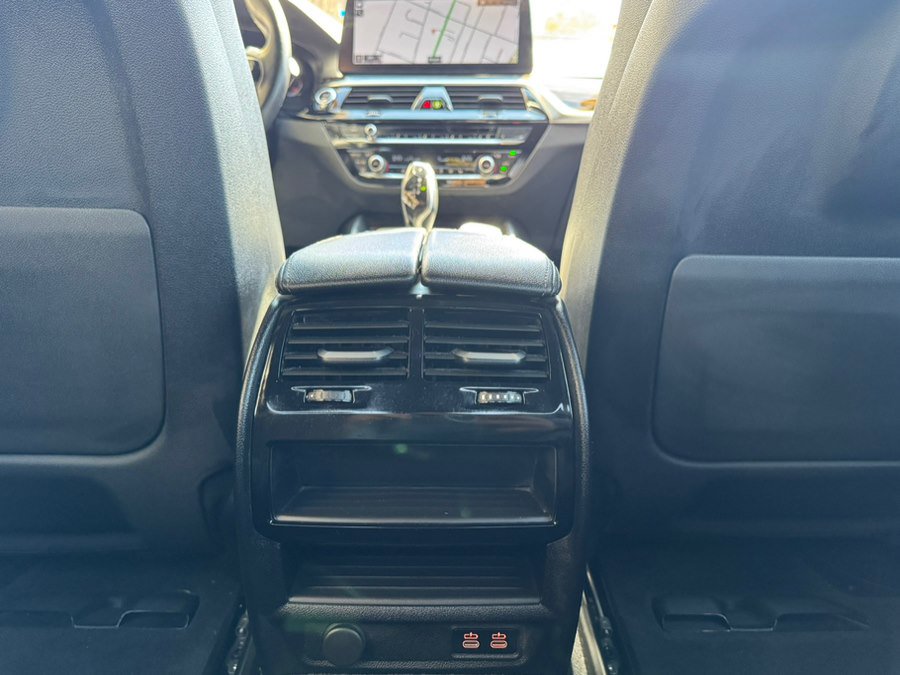 Used 2022 BMW 530i xDrive w/ Premium Package image 28