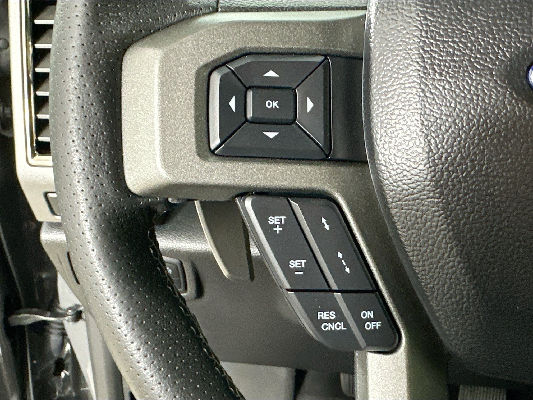 Used 2018 Ford F150 Raptor w/ Equipment Group 802A Luxury AWD/4WD image 18