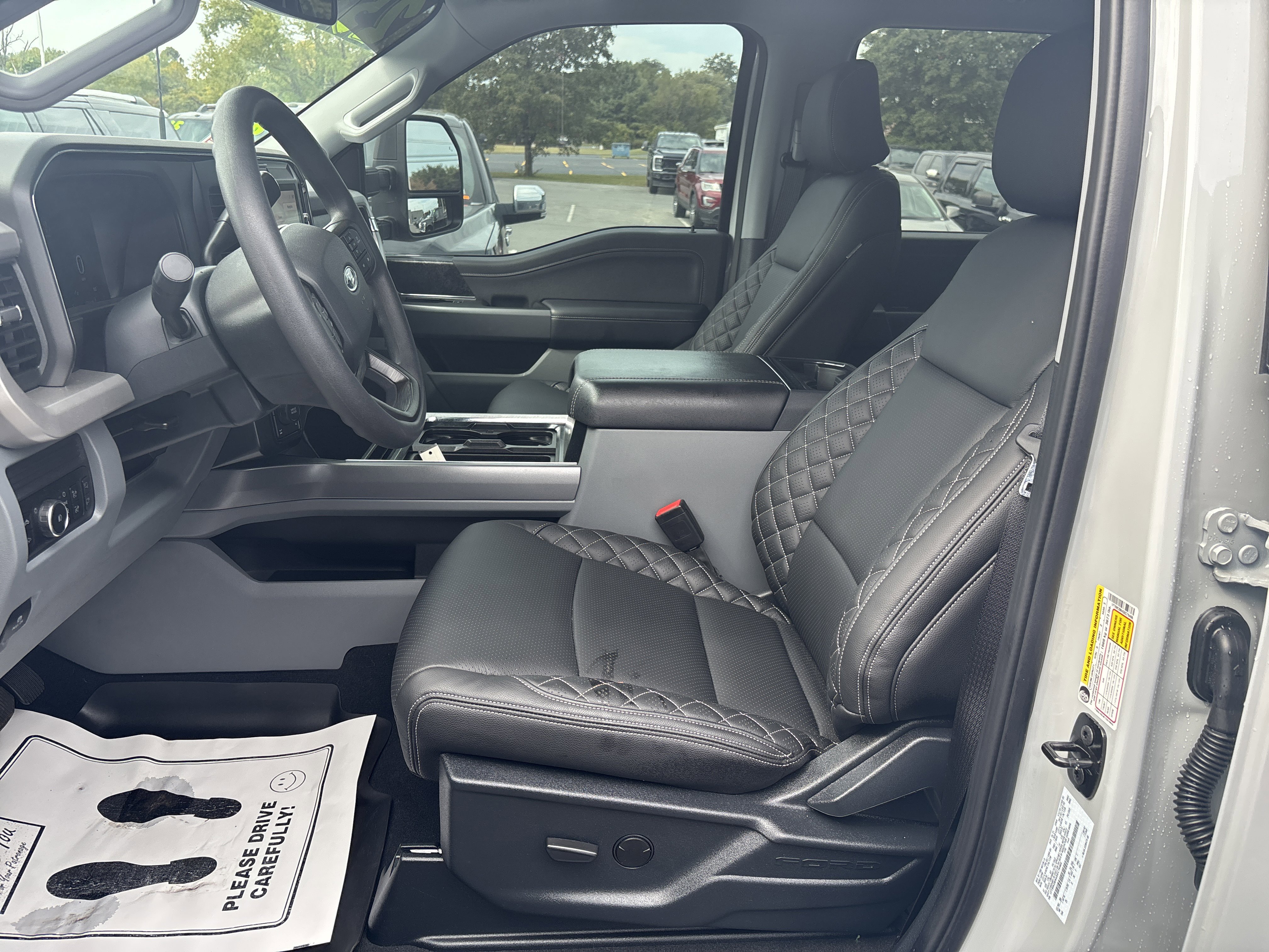 Used 2025 Ford F250 XLT w/ Black Appearance Package image 12