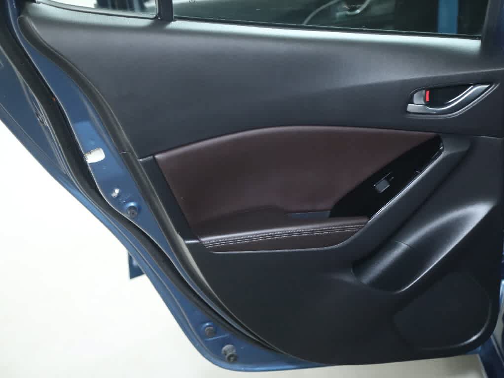 Used 2018 MAZDA MAZDA3 Grand Touring FWD image 13