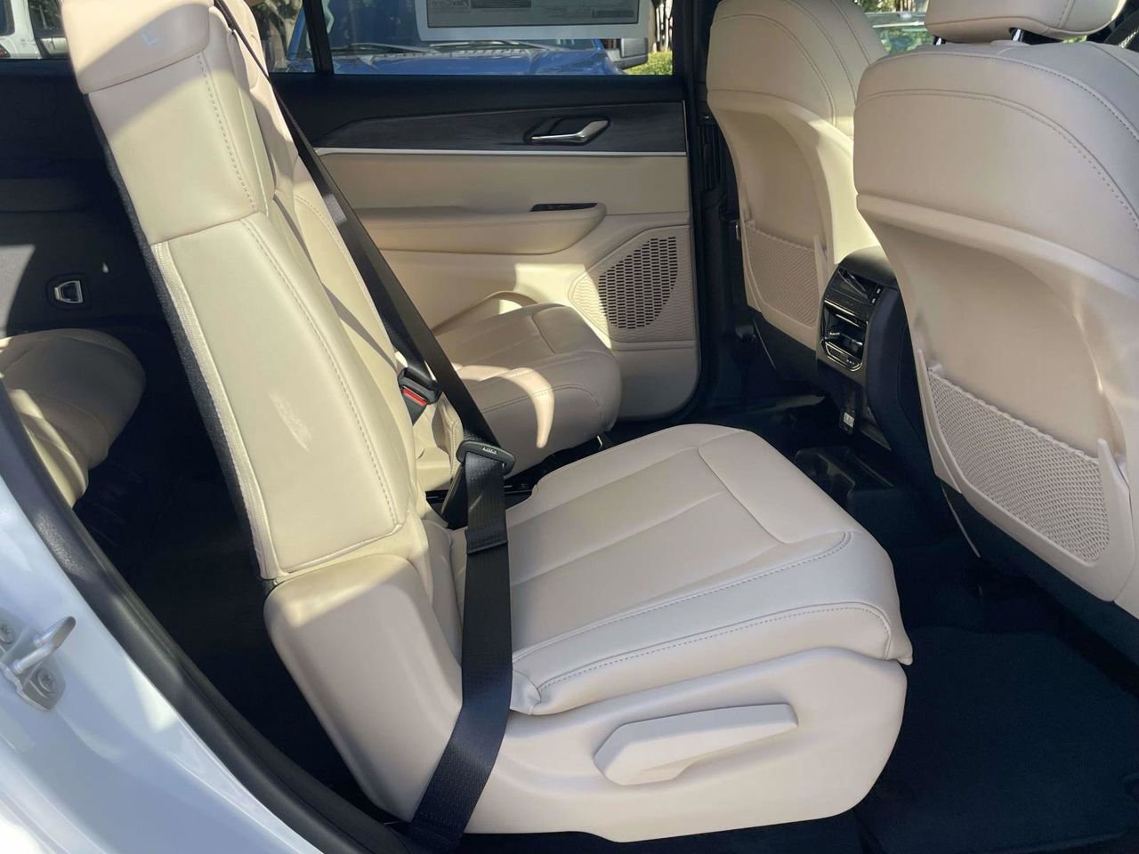 New 2025 Jeep Grand Cherokee L Limited w/ Black Appearance Package image 33