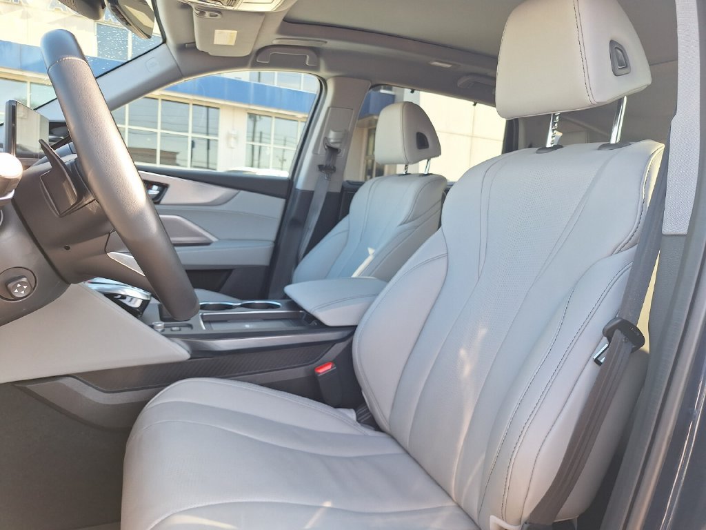 Certified 2026 Acura MDX w/ Technology Package FWD image 32