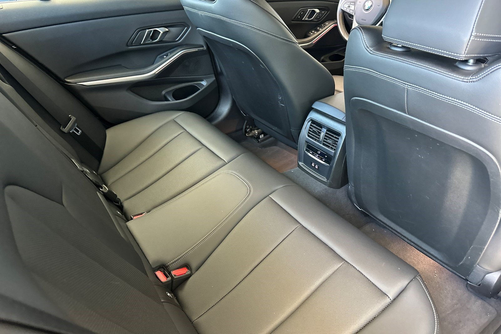 Certified 2024 BMW 330i Sedan w/ Convenience Package RWD image 31