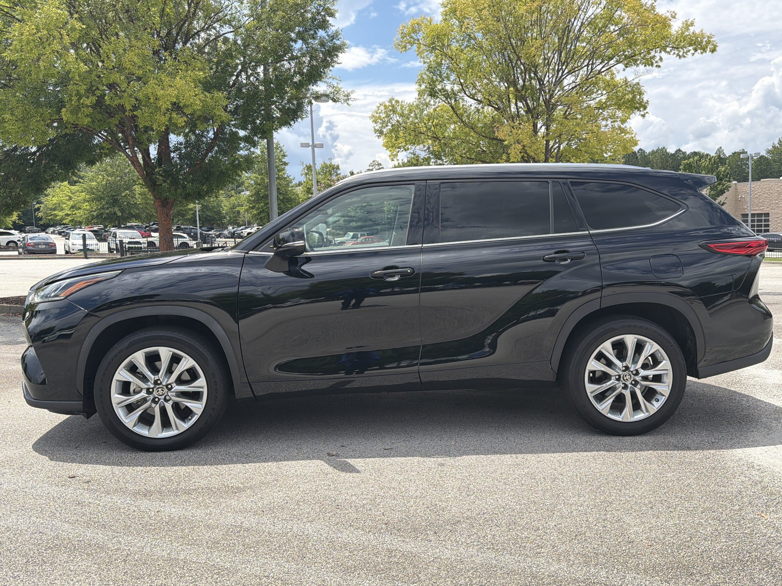 Certified 2021 Toyota Highlander Limited FWD image 22