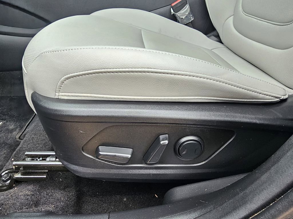 Certified 2025 Hyundai Santa Cruz SEL image 13