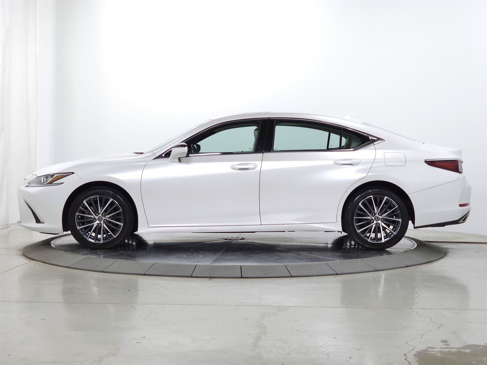 Certified 2024 Lexus ES 350 w/ Premium Package FWD image 4