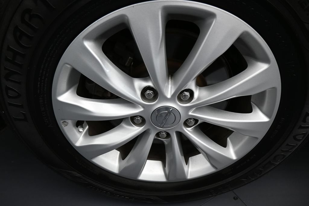 Used 2017 Chrysler Pacifica Touring-L FWD image 41
