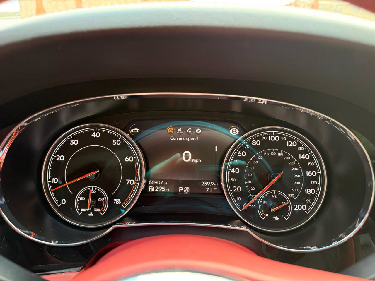 Used 2018 Bentley Bentayga Onyx Edition image 15