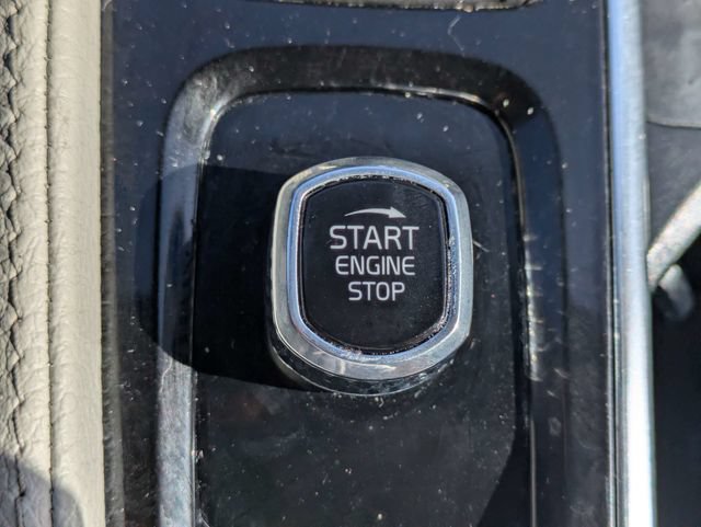 Used 2022 Volvo XC90 T5 Momentum w/ Protection Package Premier FWD image 27