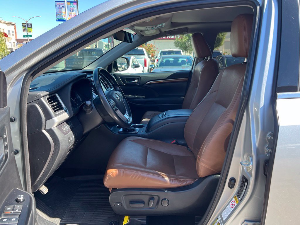 Certified 2018 Toyota Highlander Limited Platinum AWD/4WD image 13