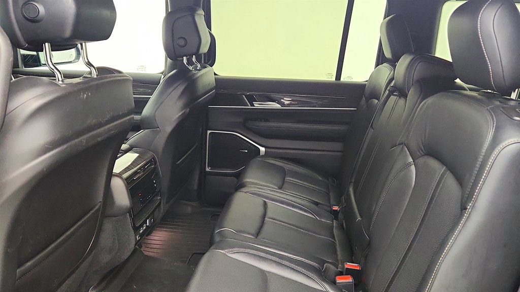 Used 2022 Jeep Wagoneer Series III AWD/4WD image 19