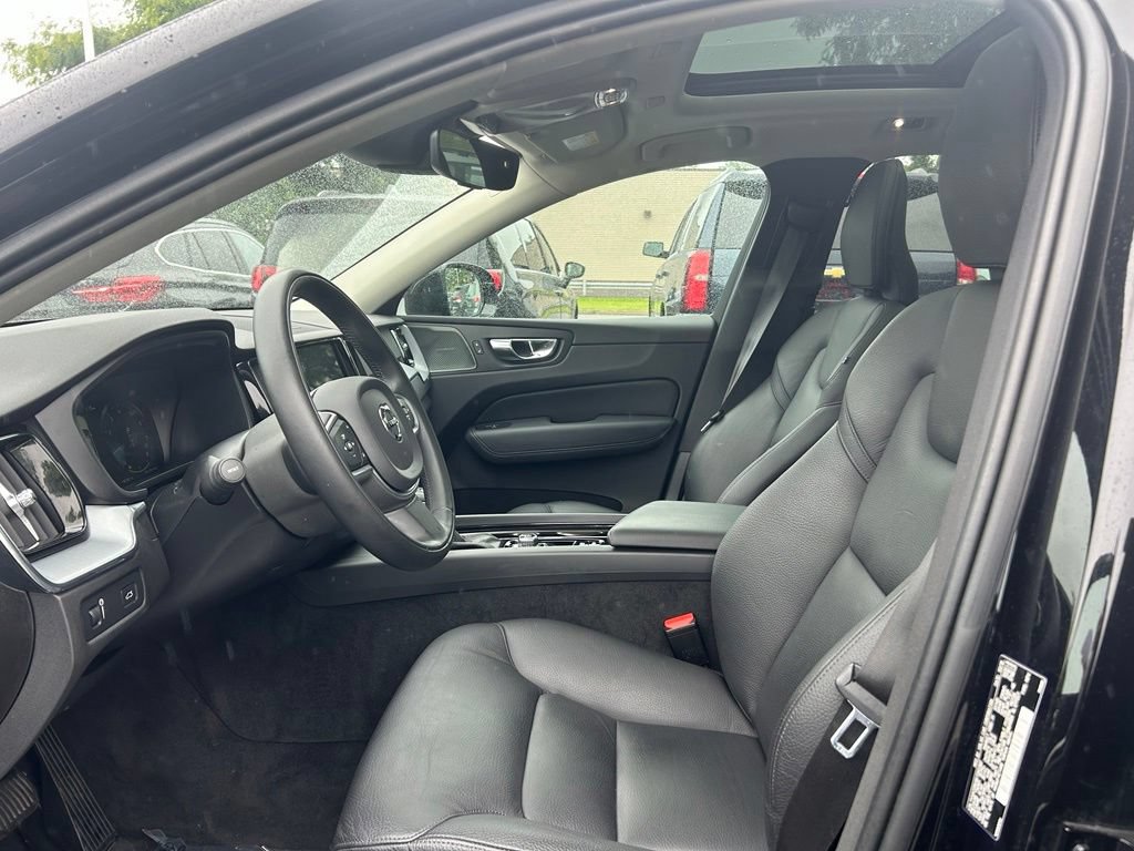 Used 2019 Volvo XC60 T6 Momentum w/ Multimedia Package AWD/4WD image 6