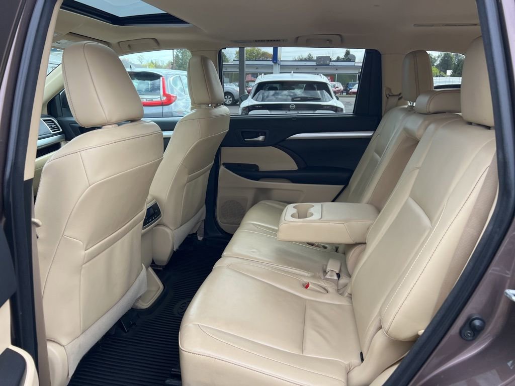 Used 2018 Toyota Highlander XLE AWD/4WD image 23
