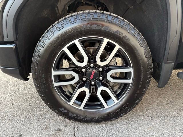 Used 2024 GMC Sierra 1500 AT4 w/ Technology Package image 9