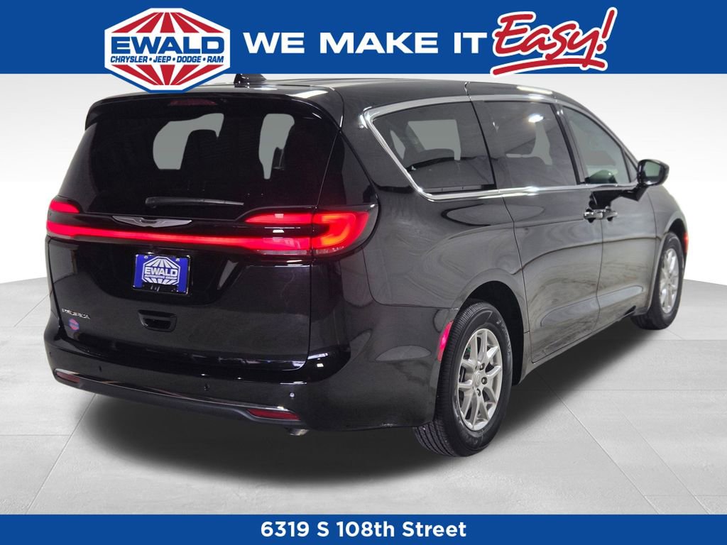 New 2026 Chrysler Pacifica Select FWD image 20