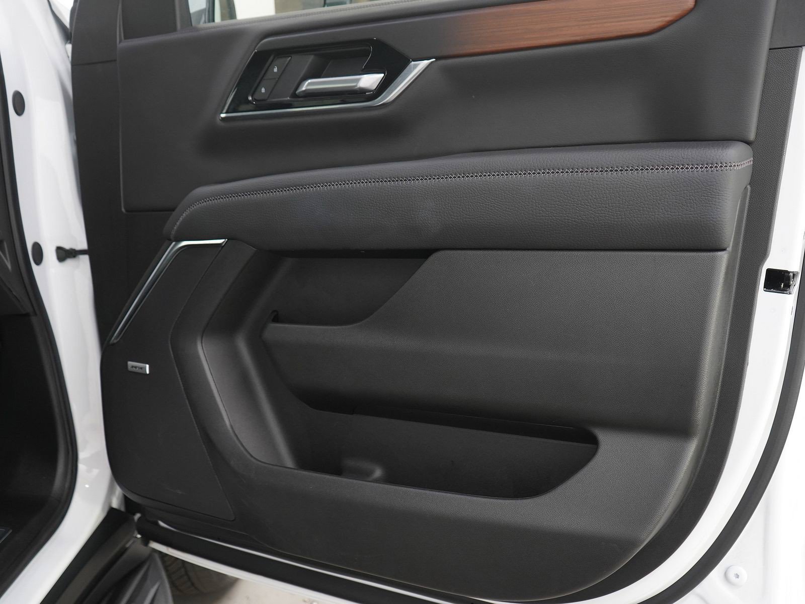 Used 2025 GMC Yukon XL Denali AWD/4WD image 11
