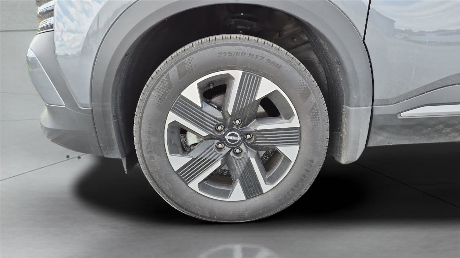 Used 2025 Nissan Kicks SV w/ Charging Package image 21