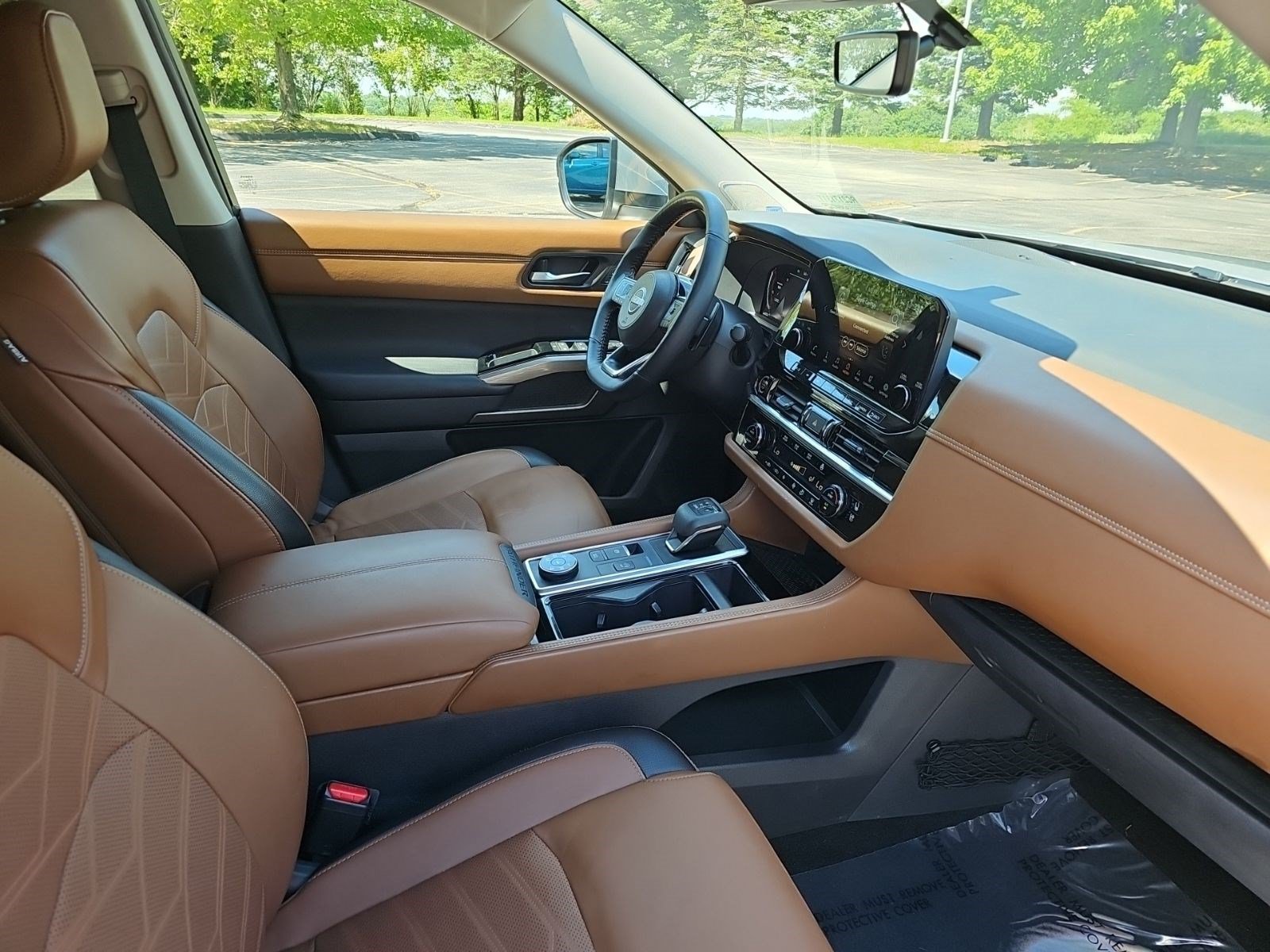 Used 2024 Nissan Pathfinder Platinum AWD/4WD image 11