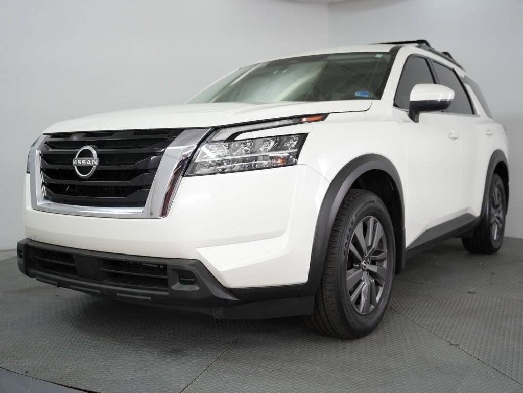 Used 2022 Nissan Pathfinder SV w/ SV Premium Package AWD/4WD image 3