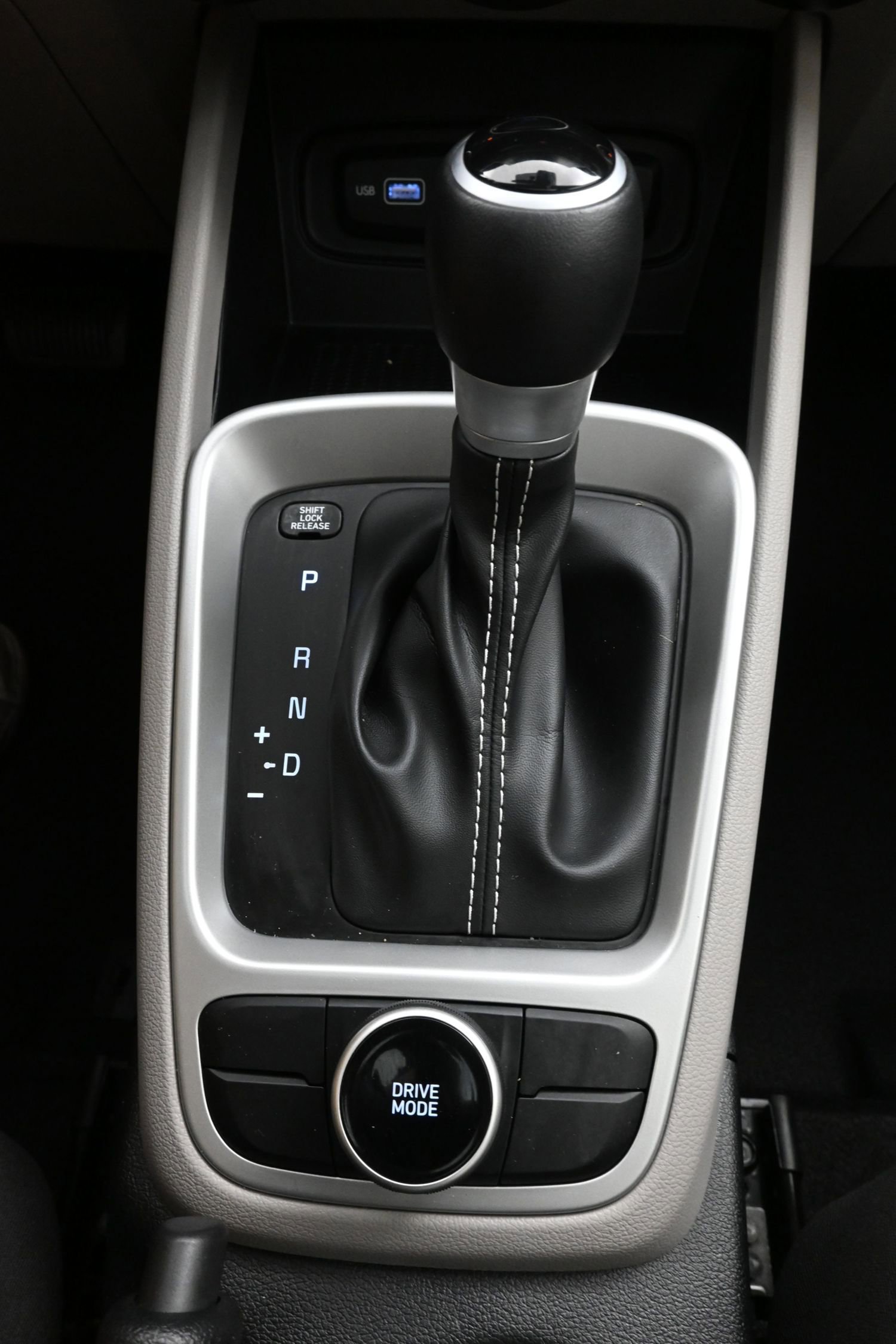 Certified 2022 Hyundai Venue SEL image 19