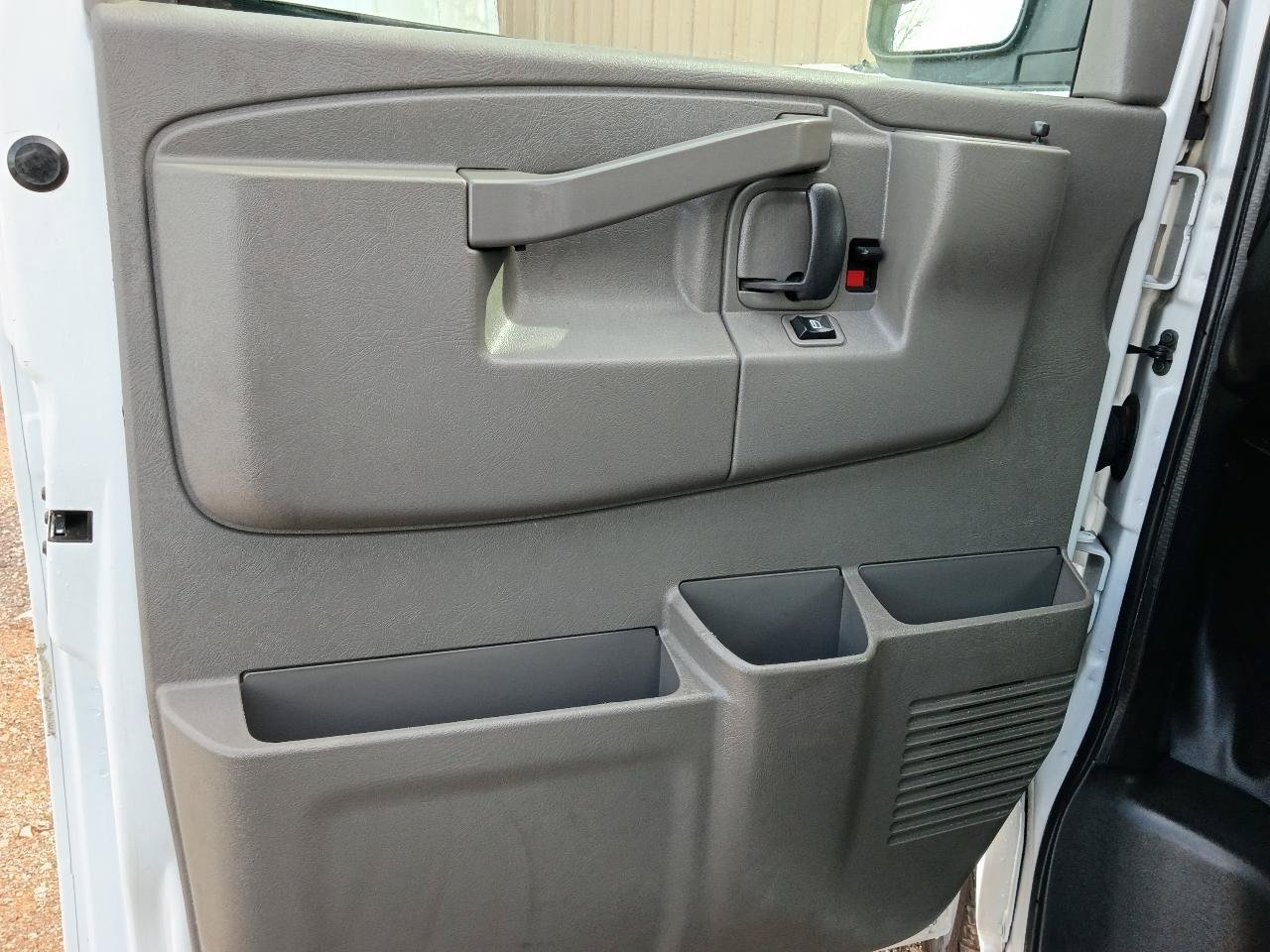 Used 2022 Chevrolet Express 3500 LS RWD image 9