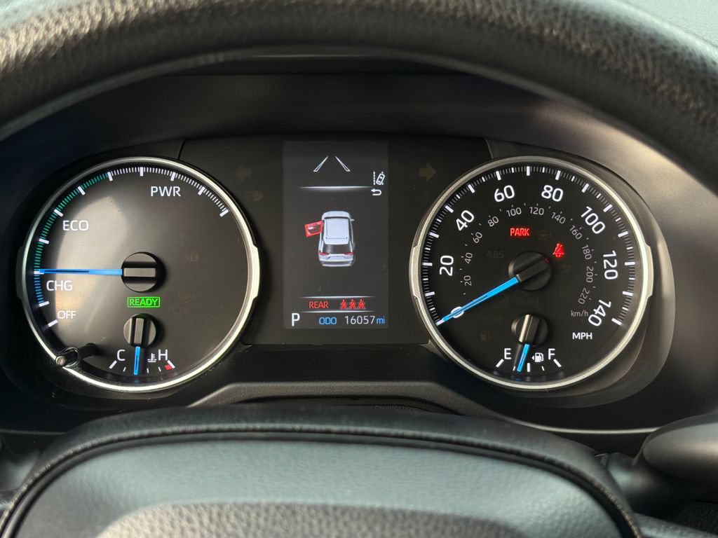 Used 2022 Toyota RAV4 LE AWD/4WD image 23