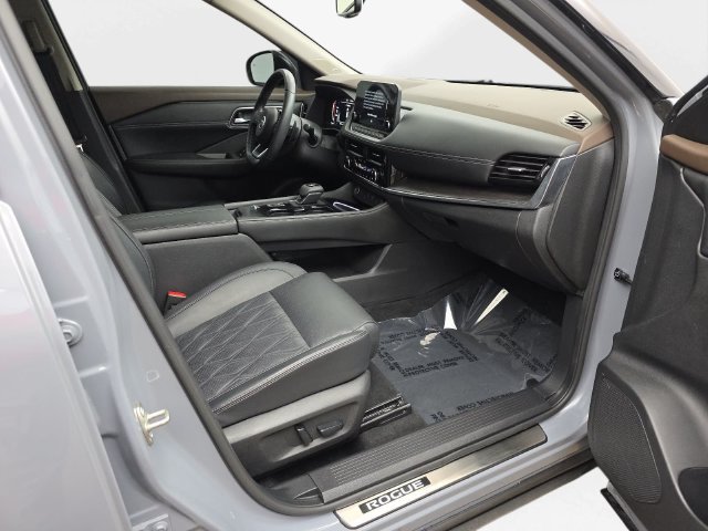 Used 2021 Nissan Rogue Platinum FWD image 37