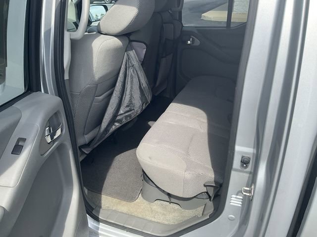 Used 2016 Nissan Frontier SV w/ SV Value Truck Package RWD image 12