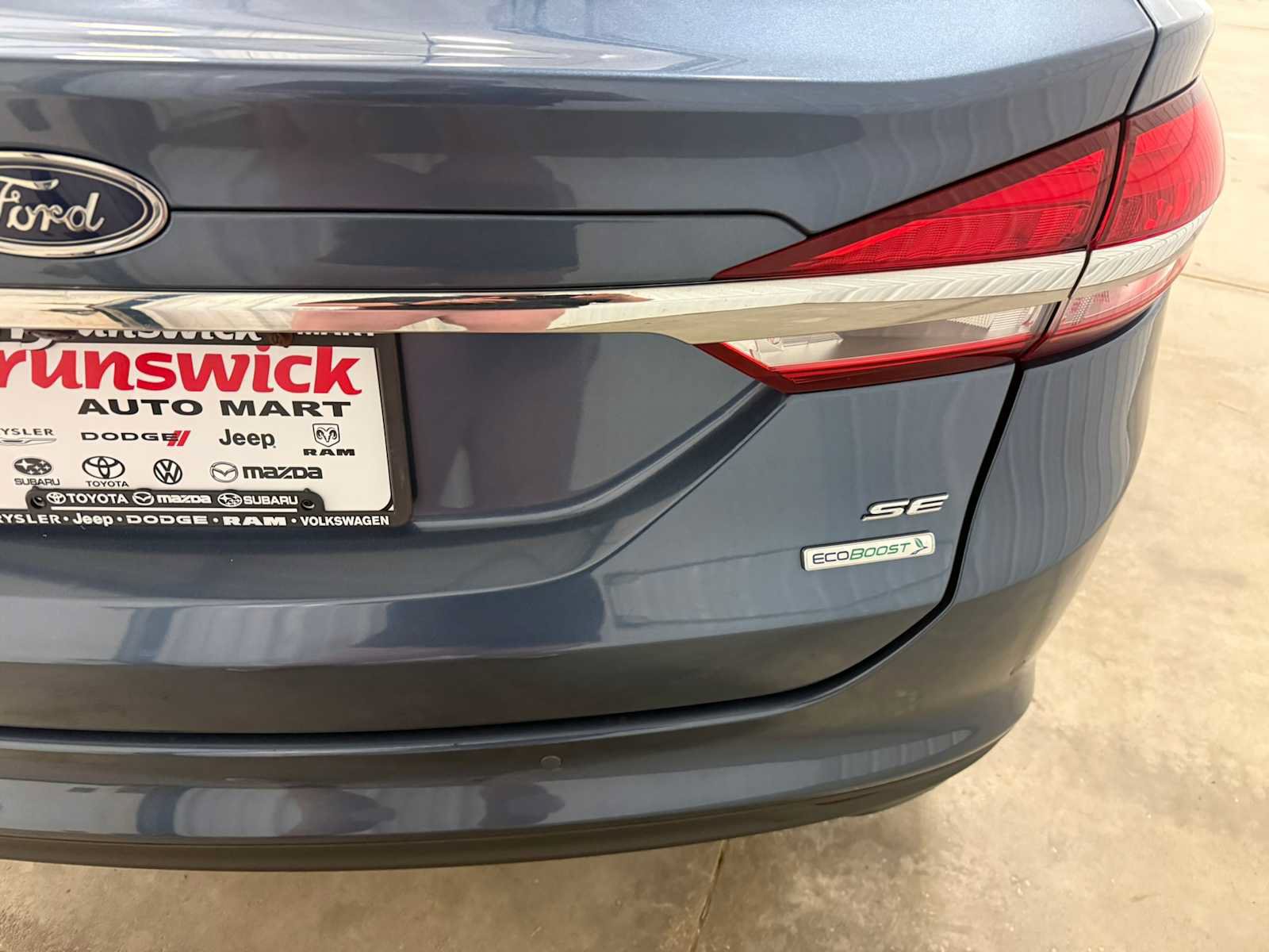Used 2018 Ford Fusion SE w/ Fusion SE Technology Package FWD image 18
