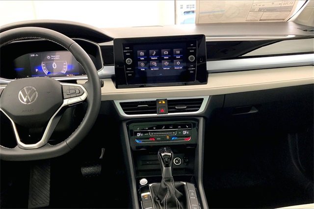 New 2026 Volkswagen Taos SE image 8