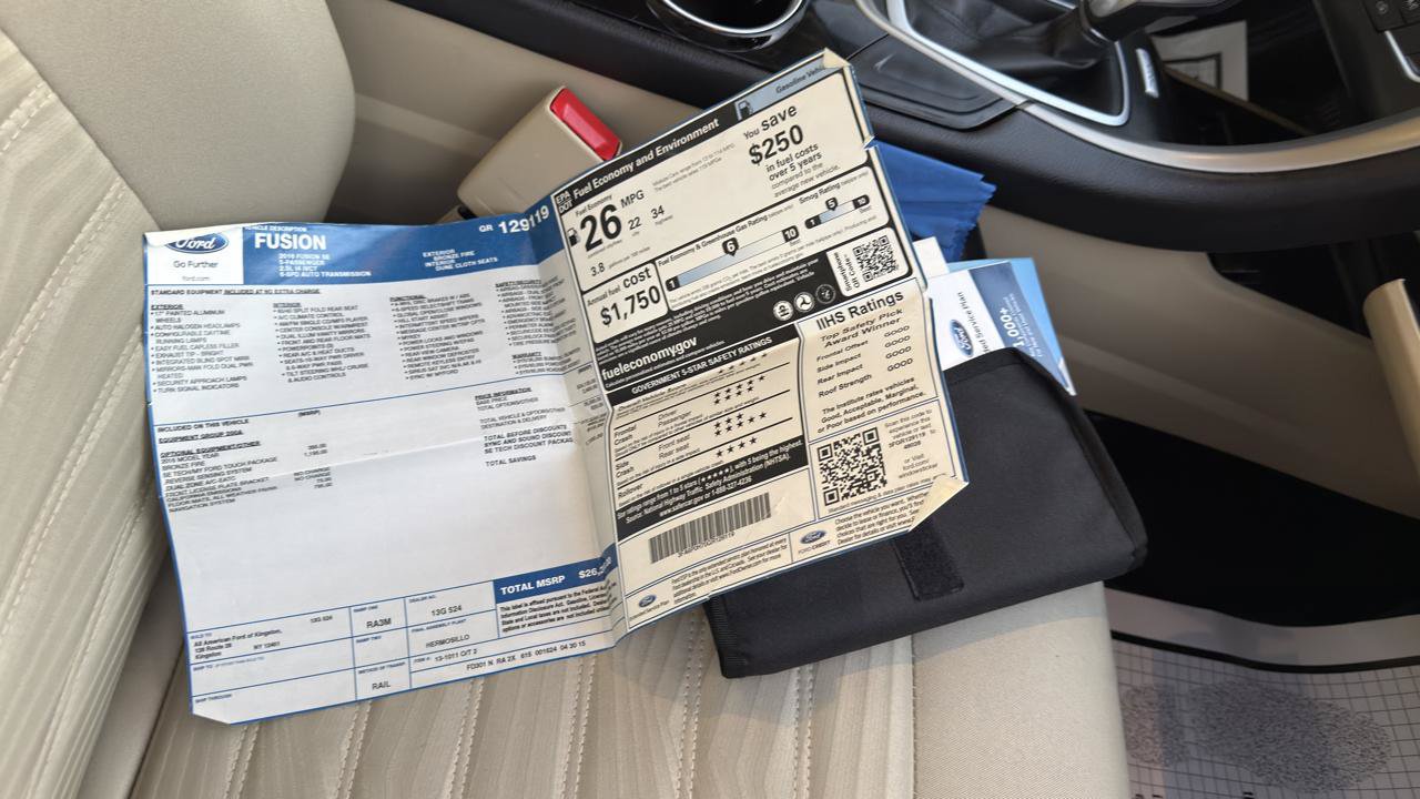 Used 2016 Ford Fusion SE FWD image 40