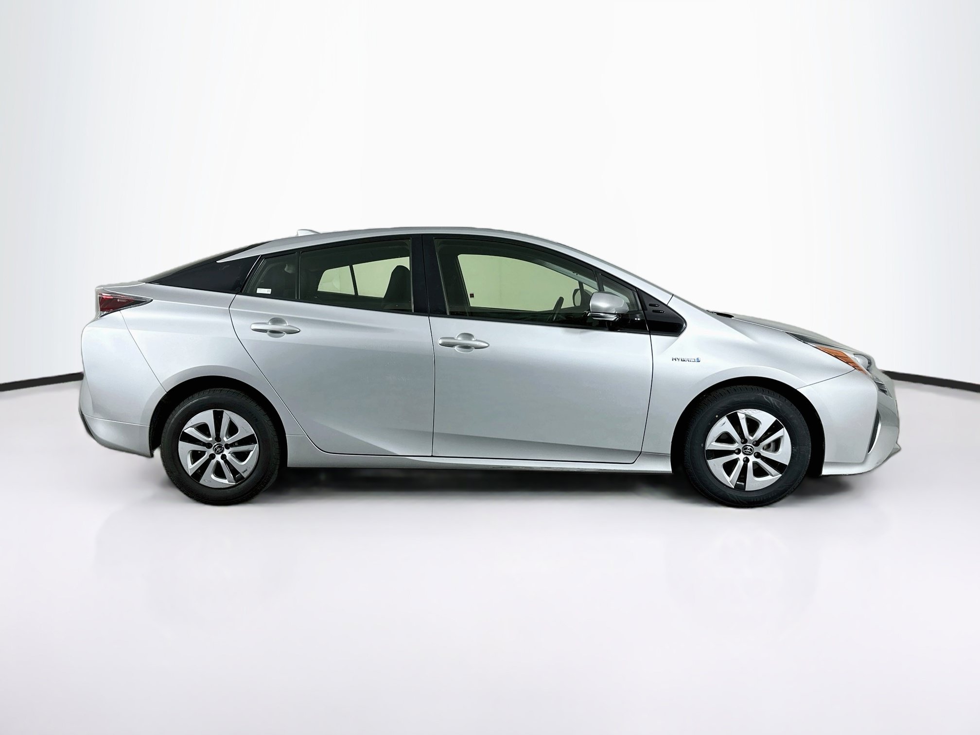 Used 2016 Toyota Prius Three w/ Preferred Accessory Package FWD image 10