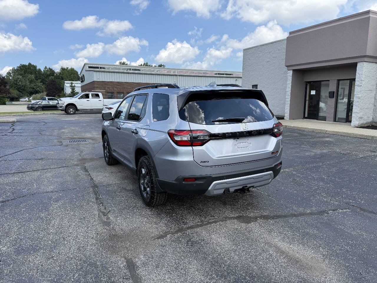 Used 2025 Honda Pilot TrailSport image 7
