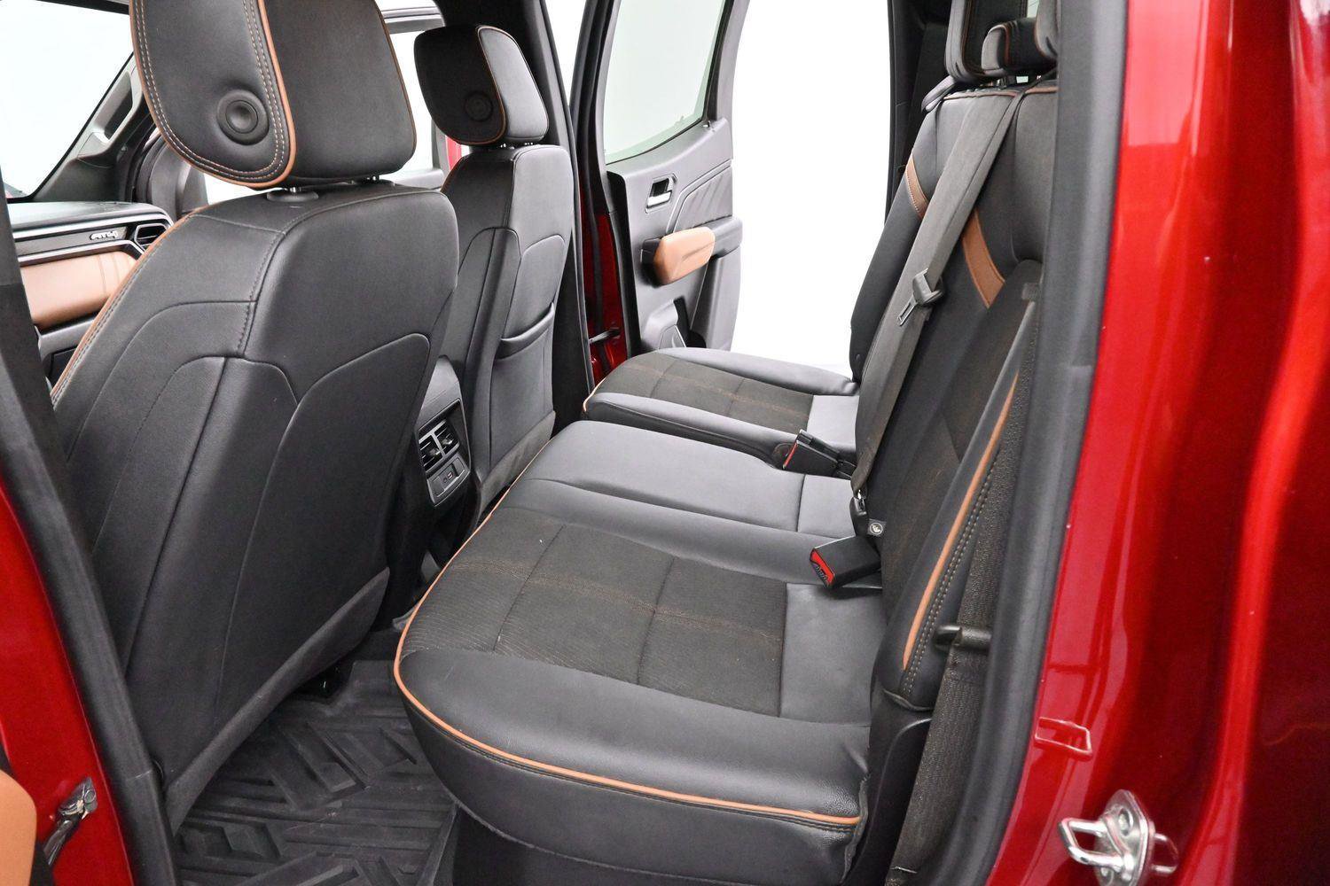 Used 2024 GMC Canyon AT4 w/ Canyon Safety Plus Package AWD/4WD image 26