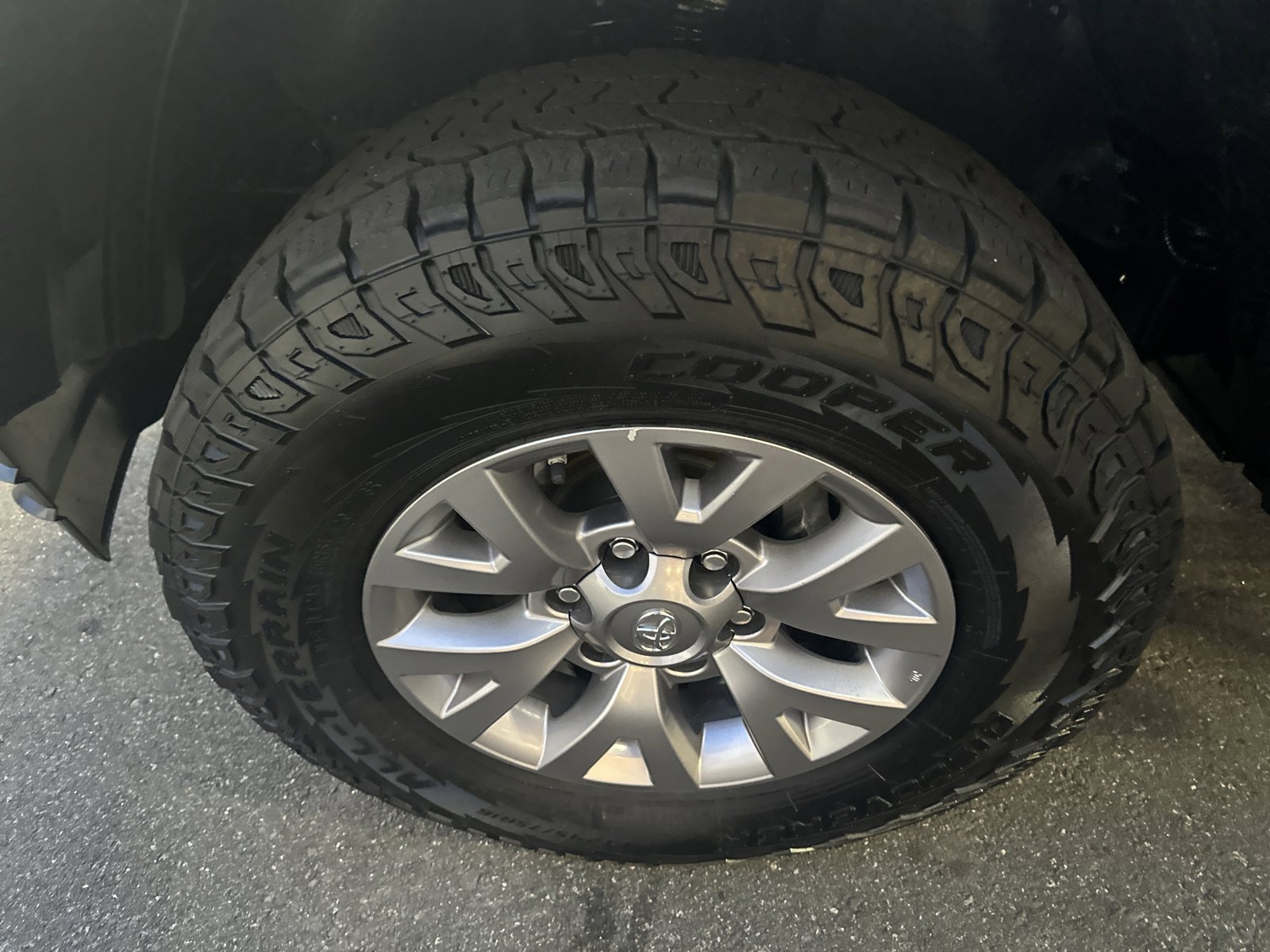 Used 2018 Toyota Tacoma SR5 w/ SR5 Appearance Package (SM) AWD/4WD image 31