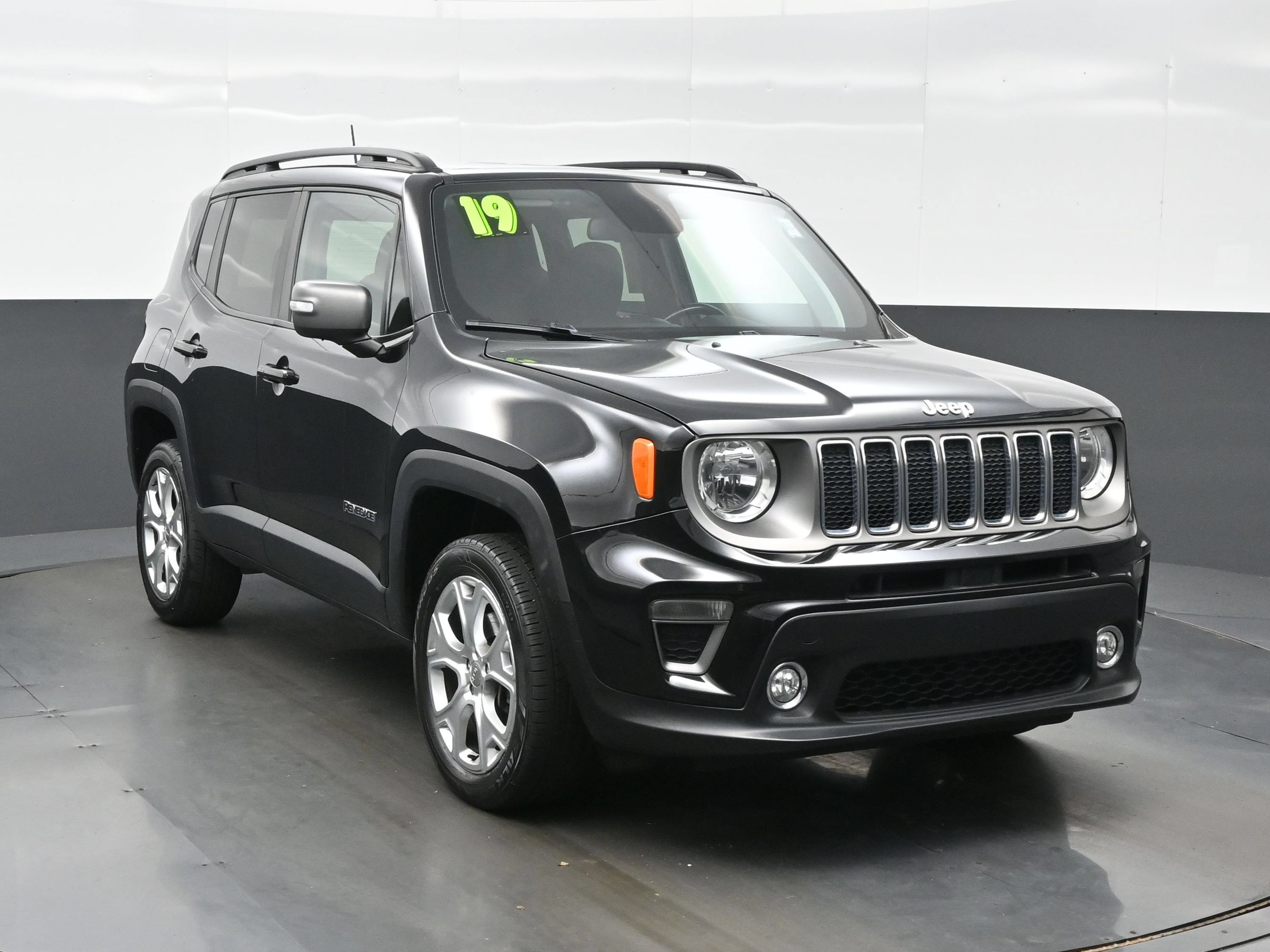 Used 2019 Jeep Renegade Limited w/ UConnect 8.4 Nav Group AWD/4WD image 8
