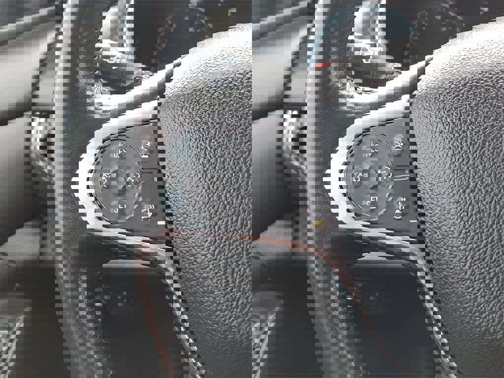 Used 2020 Chevrolet Traverse LT w/ Driver Confidence II Package image 16