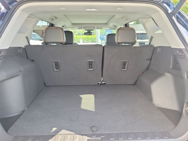 Used 2024 GMC Terrain AT4 w/ Tech Package AWD/4WD image 9