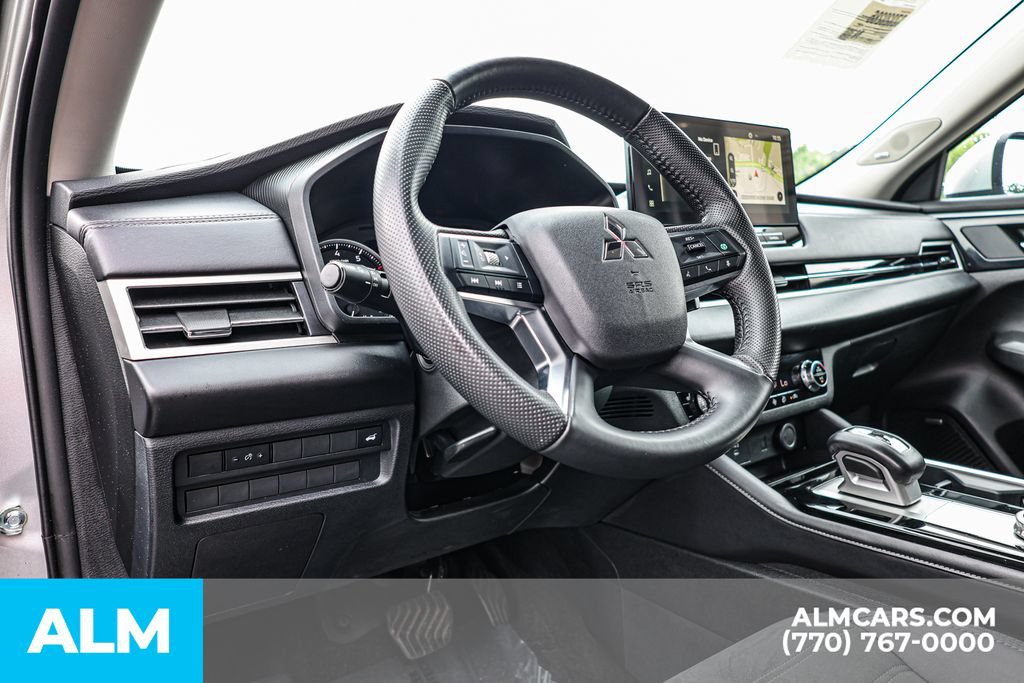 Used 2025 Mitsubishi Outlander SE FWD image 29