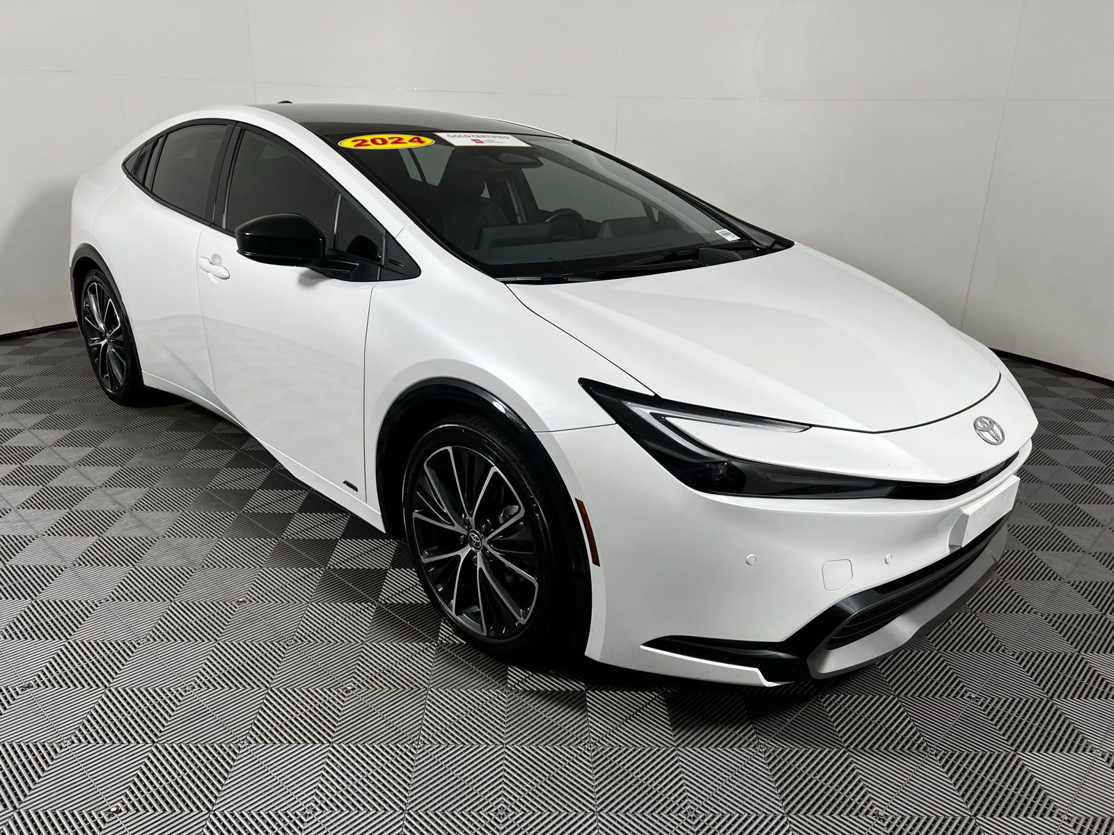 Certified 2024 Toyota Prius XLE image 3