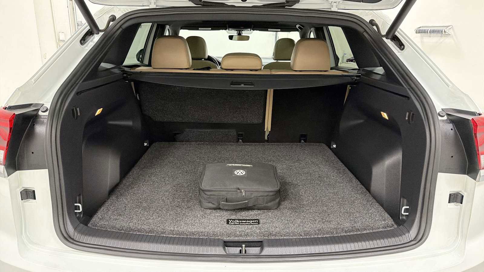 Used 2020 Volkswagen Atlas Cross Sport SE image 27