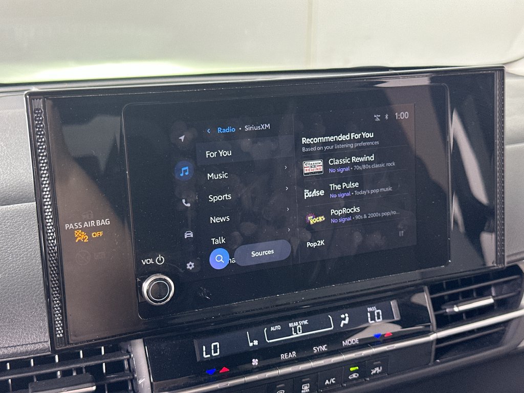 Used 2025 Toyota Sienna LE FWD image 31
