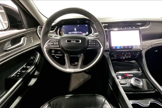 Used 2023 Jeep Grand Cherokee Limited w/ Luxury Tech Group II image 8