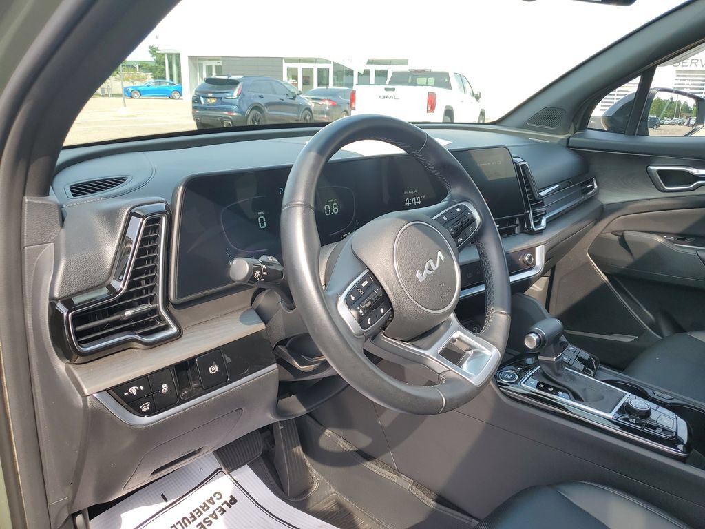 Used 2023 Kia Niro SX Touring FWD image 9