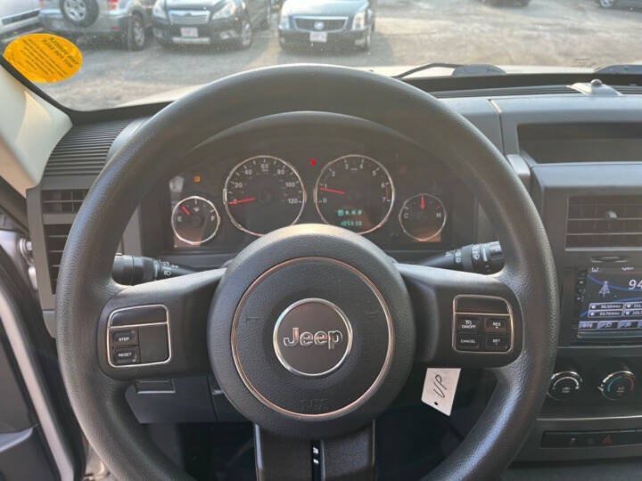 Used 2012 Jeep Liberty Sport AWD/4WD image 15