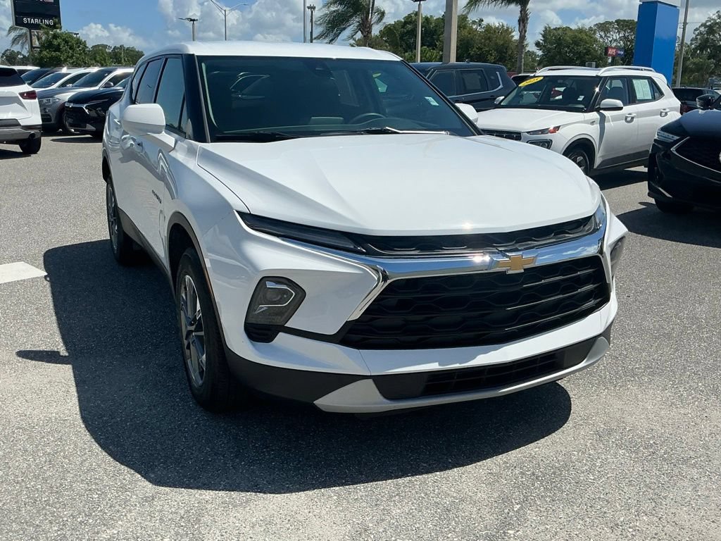 Used 2025 Chevrolet Blazer LT FWD image 9